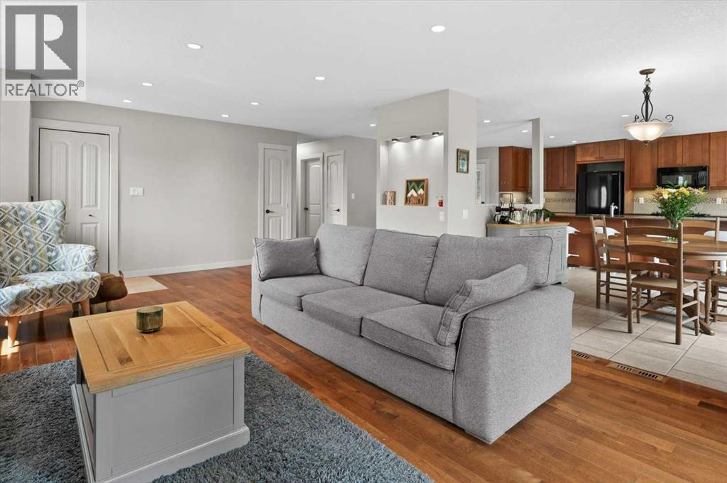 424 Silver Valley Drive NW, Calgary, Alberta  T3B 4C2 - Photo 9 - A2333644