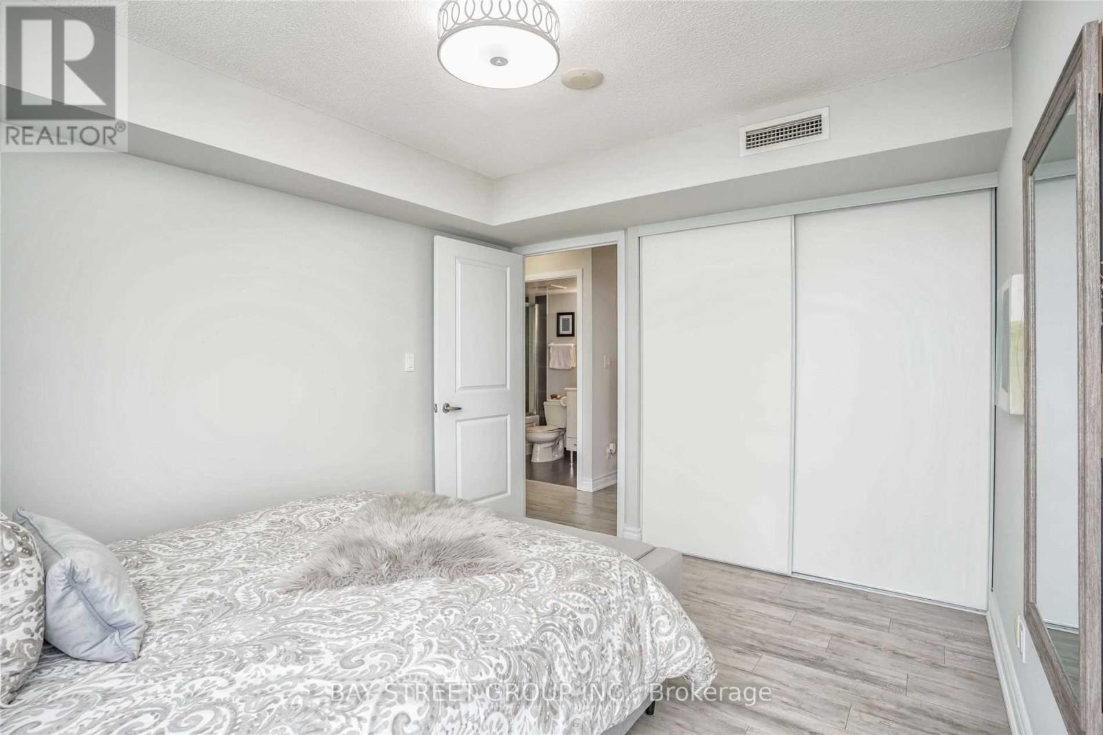 2207 - 5791 Yonge Street, Toronto, Ontario  M2M 0A8 - Photo 6 - C13866010