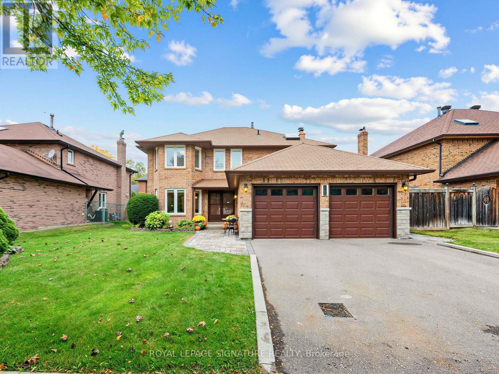 30 INVERMARGE DRIVE, Toronto, Ontario