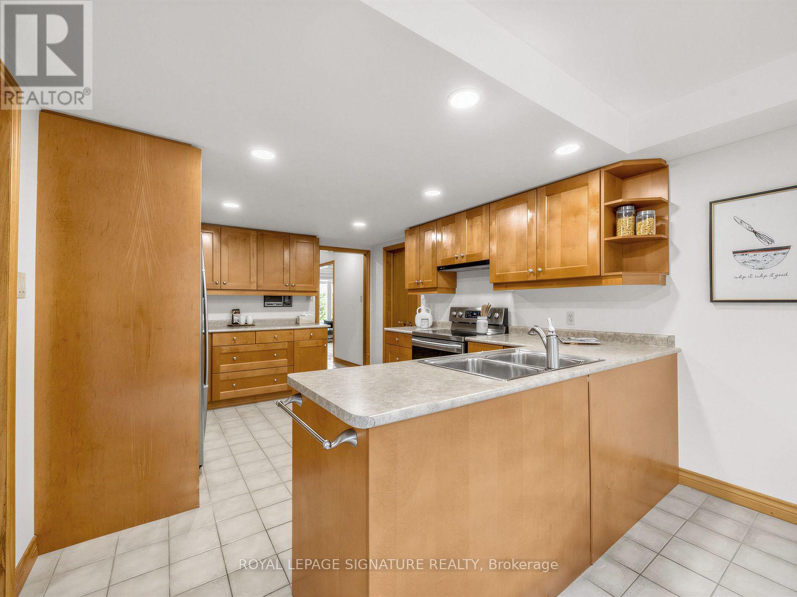 30 Invermarge Drive, Toronto, Ontario  M1C 3M4 - Photo 16 - E13865856