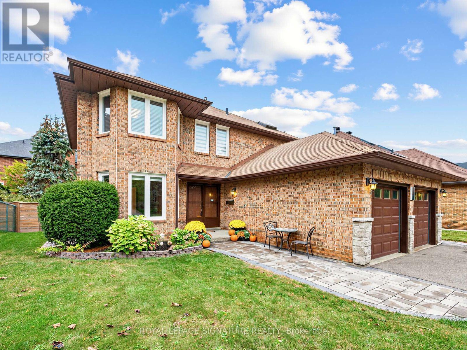 30 Invermarge Drive, Toronto, Ontario  M1C 3M4 - Photo 2 - E13865856