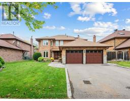 30 INVERMARGE DRIVE, Toronto, Ontario
