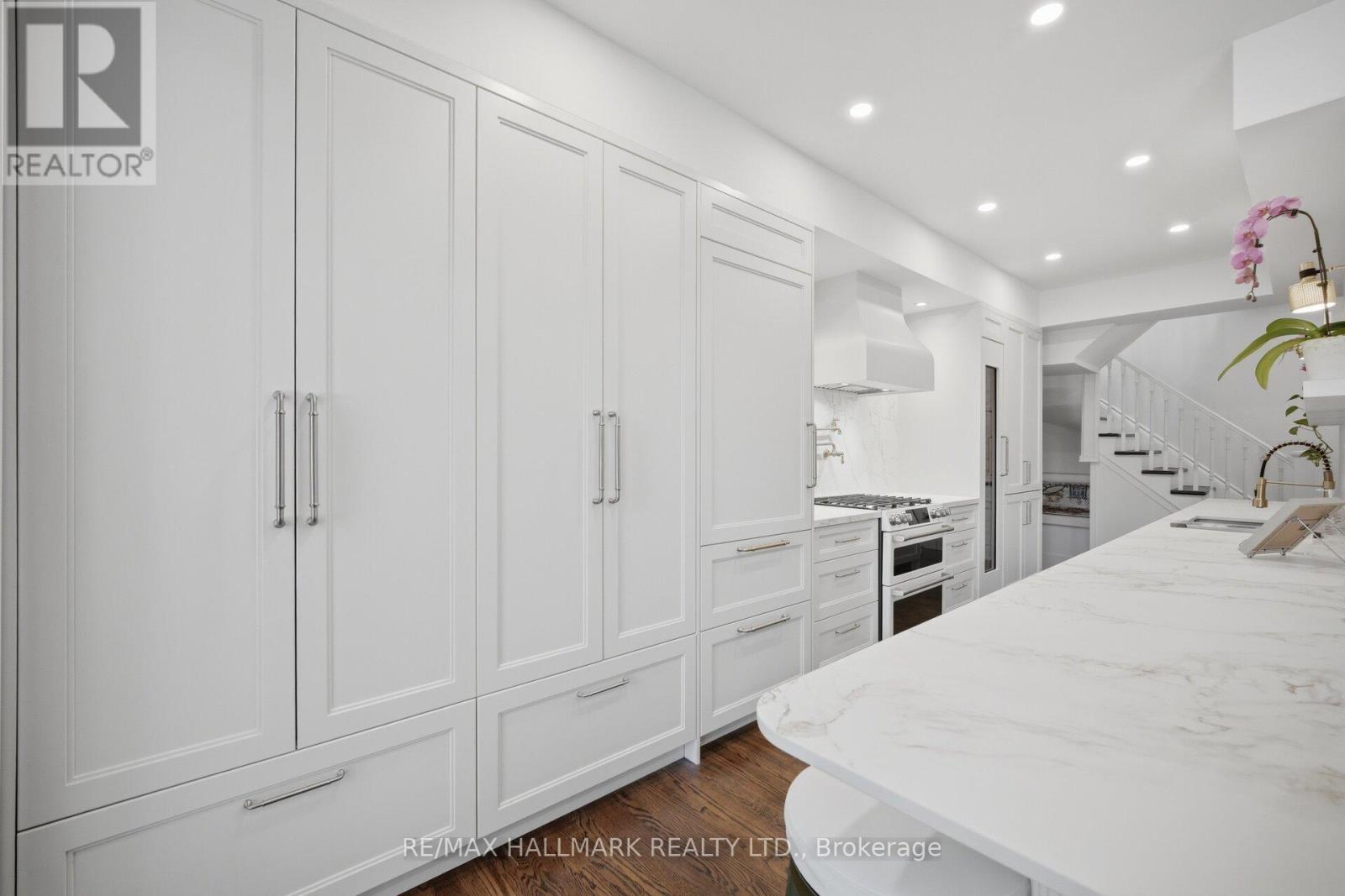 22 Pretoria Avenue, Toronto, Ontario  M4K 1T3 - Photo 13 - E13865940