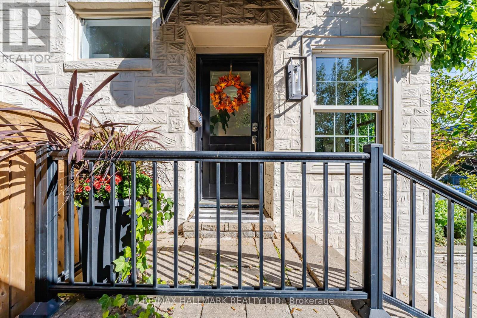 22 Pretoria Avenue, Toronto, Ontario  M4K 1T3 - Photo 2 - E13865940