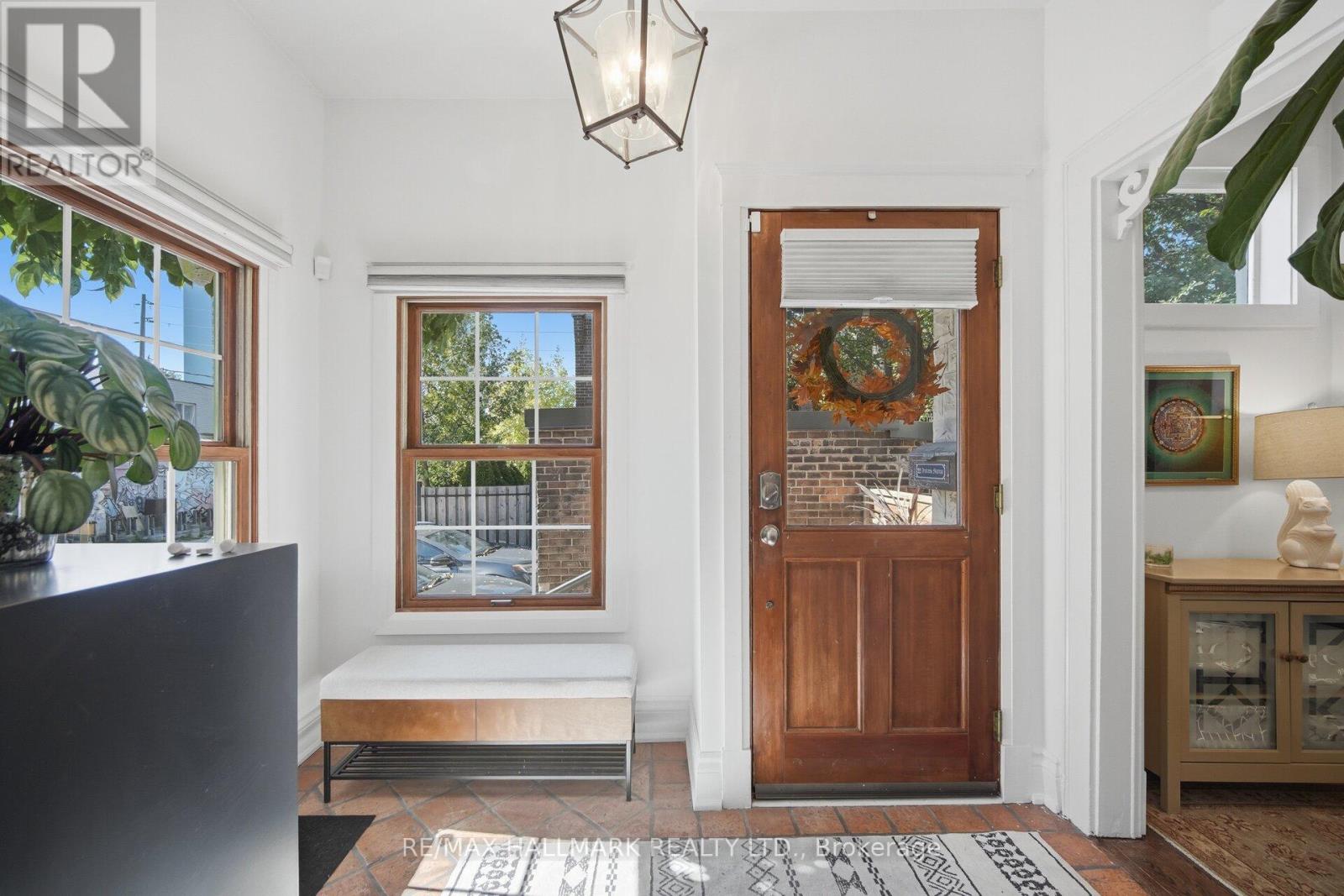 22 Pretoria Avenue, Toronto, Ontario  M4K 1T3 - Photo 4 - E13865940