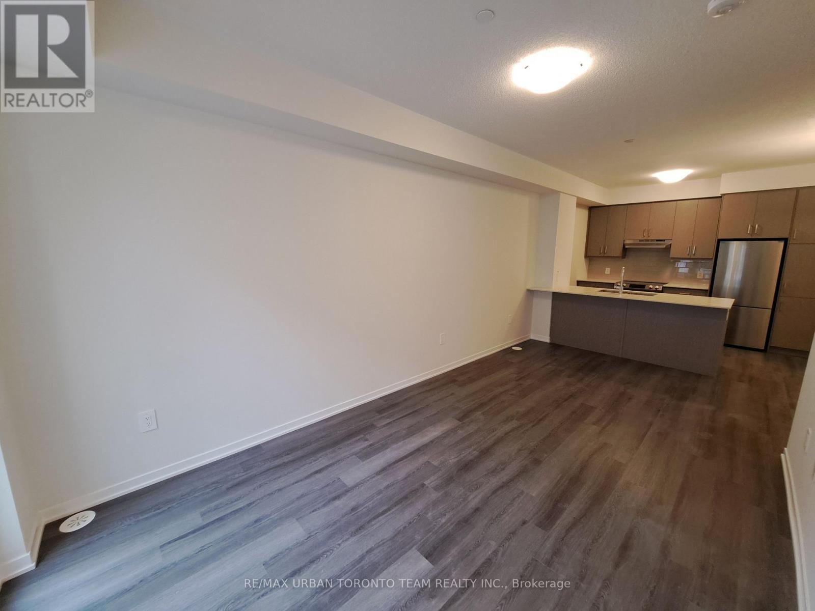 45 - 21 Honeycrisp Crescent, Vaughan, Ontario  L4K 0N6 - Photo 2 - N13865978