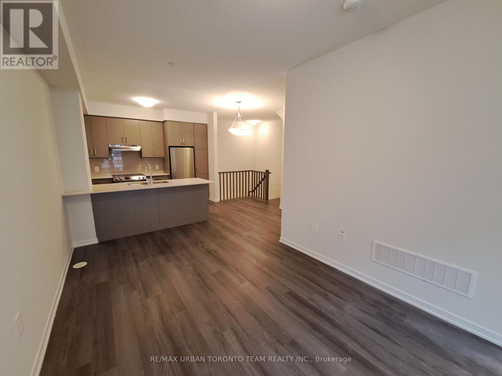 45 - 21 Honeycrisp Crescent, Vaughan, Ontario  L4K 0N6 - Photo 4 - N13865978