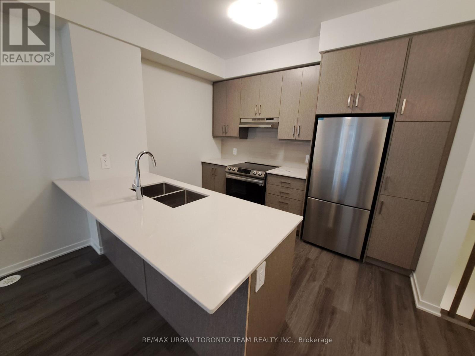 45 - 21 Honeycrisp Crescent, Vaughan, Ontario  L4K 0N6 - Photo 5 - N13865978