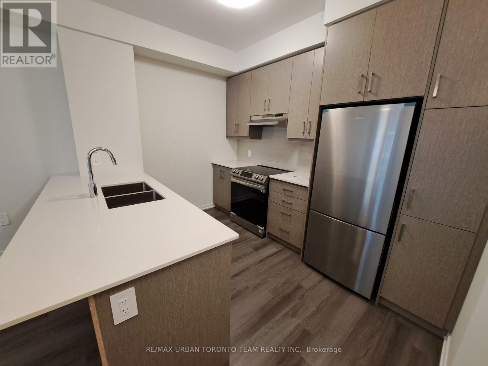 45 - 21 Honeycrisp Crescent, Vaughan, Ontario  L4K 0N6 - Photo 6 - N13865978