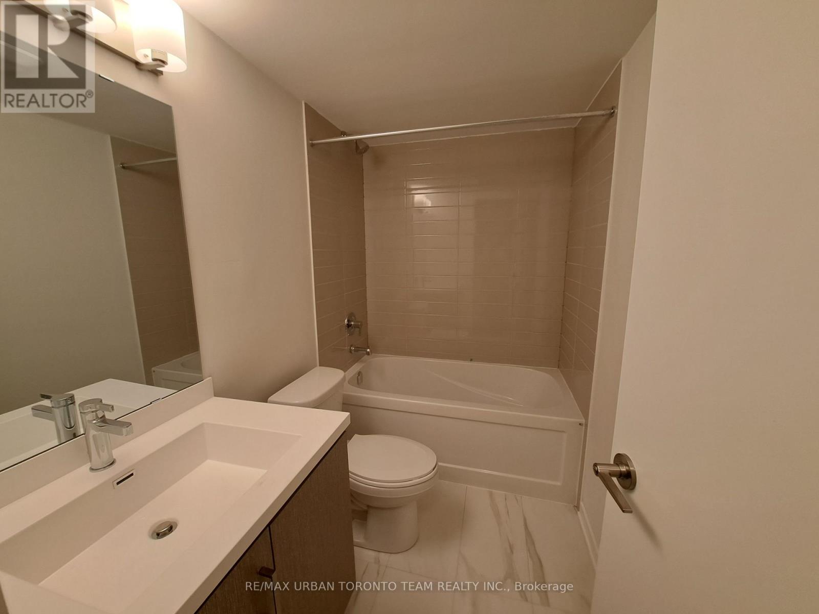 45 - 21 Honeycrisp Crescent, Vaughan, Ontario  L4K 0N6 - Photo 8 - N13865978