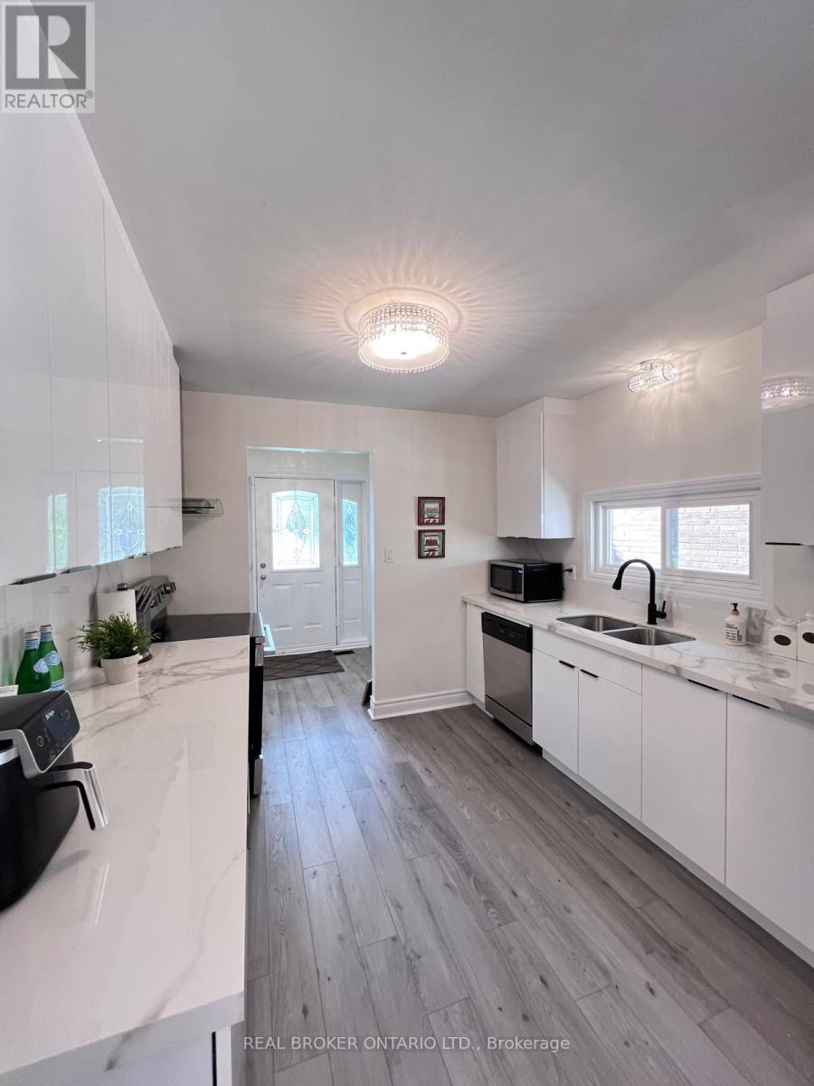 105 Fred Varley Drive, Markham, Ontario  L3R 1S9 - Photo 4 - N13866174