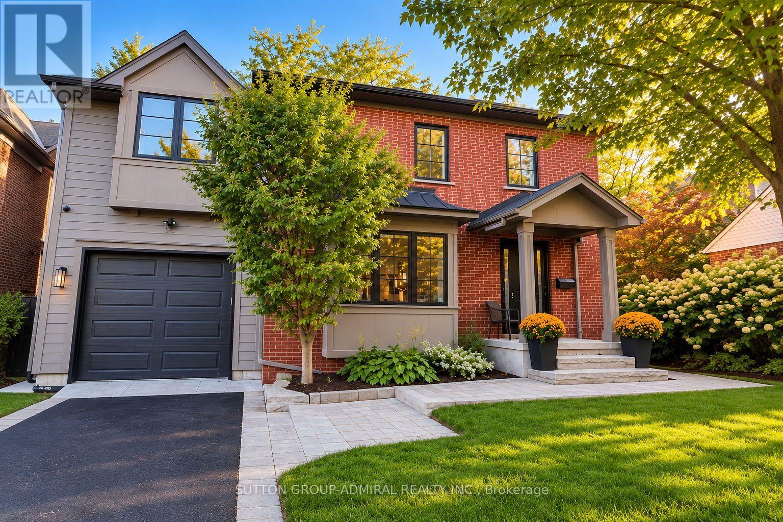 37 GLENELLEN DRIVE E Toronto (Stonegate-Queensway) Ontario Canada M8Y2G4