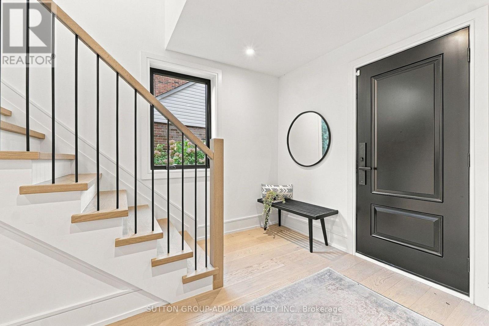 37 GLENELLEN DRIVE E Toronto (Stonegate-Queensway) Ontario Canada M8Y2G4 3