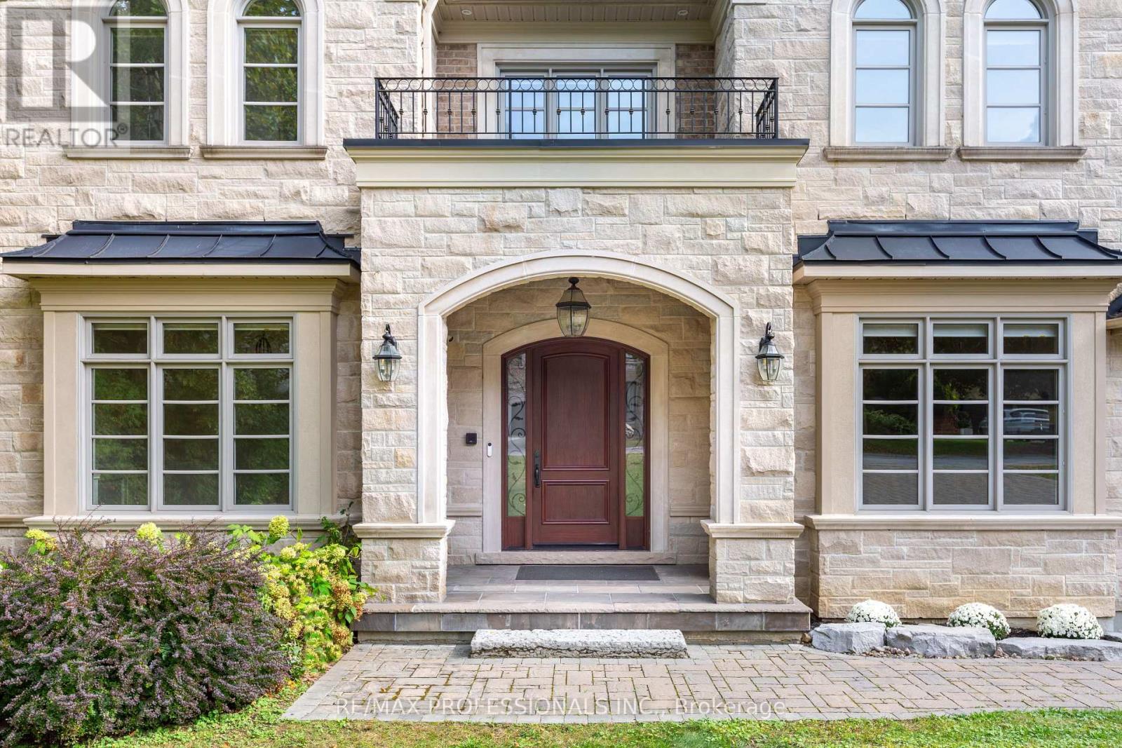 191 Edenbridge Drive, Toronto, Ontario  M9A 3G7 - Photo 2 - W13866104