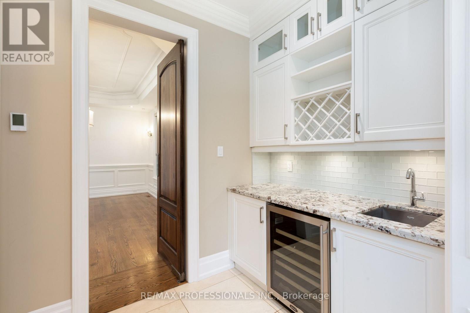 191 Edenbridge Drive, Toronto, Ontario  M9A 3G7 - Photo 9 - W13866104