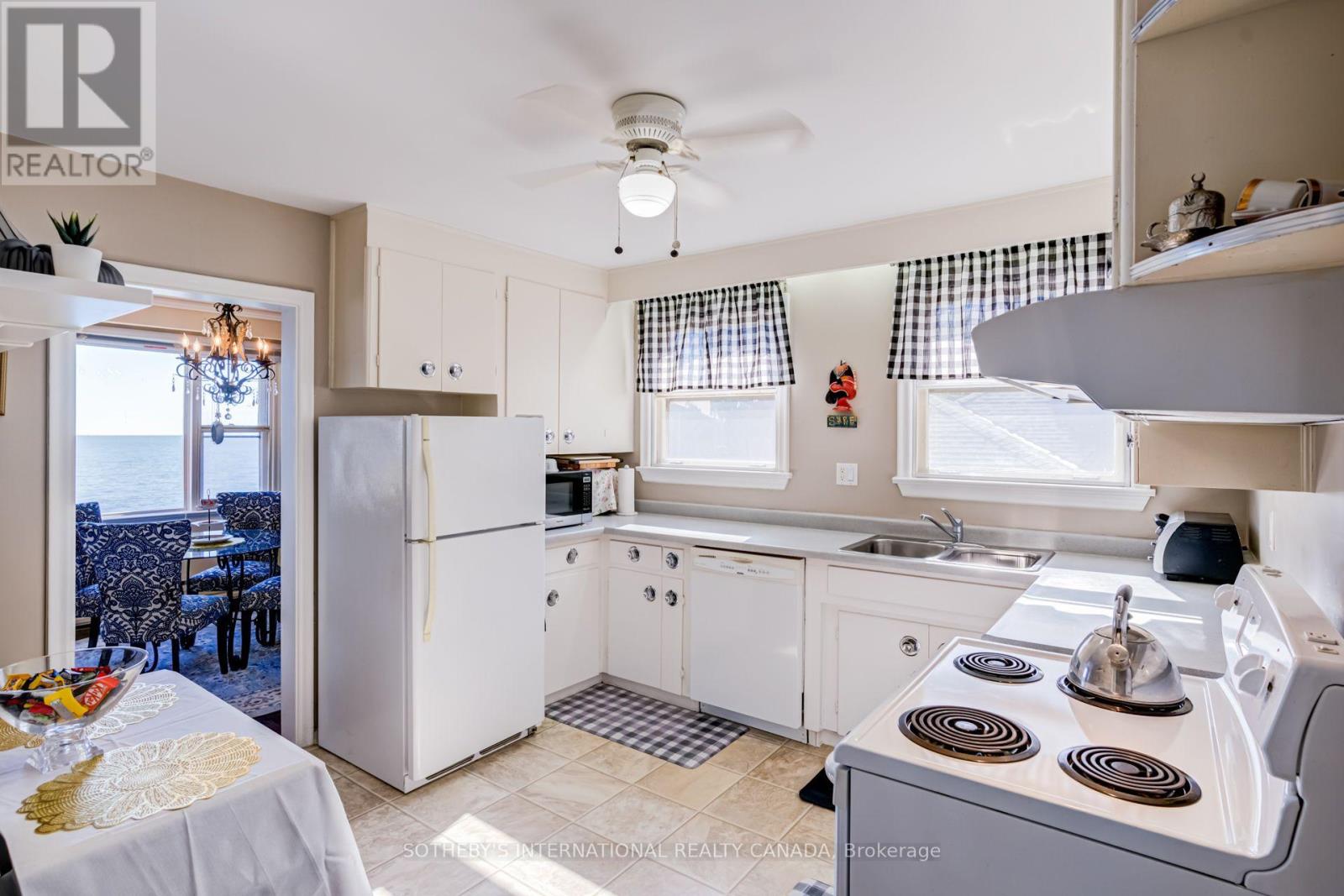 407 Lake Promenade, Toronto, Ontario  M8W 1C3 - Photo 12 - W13866124