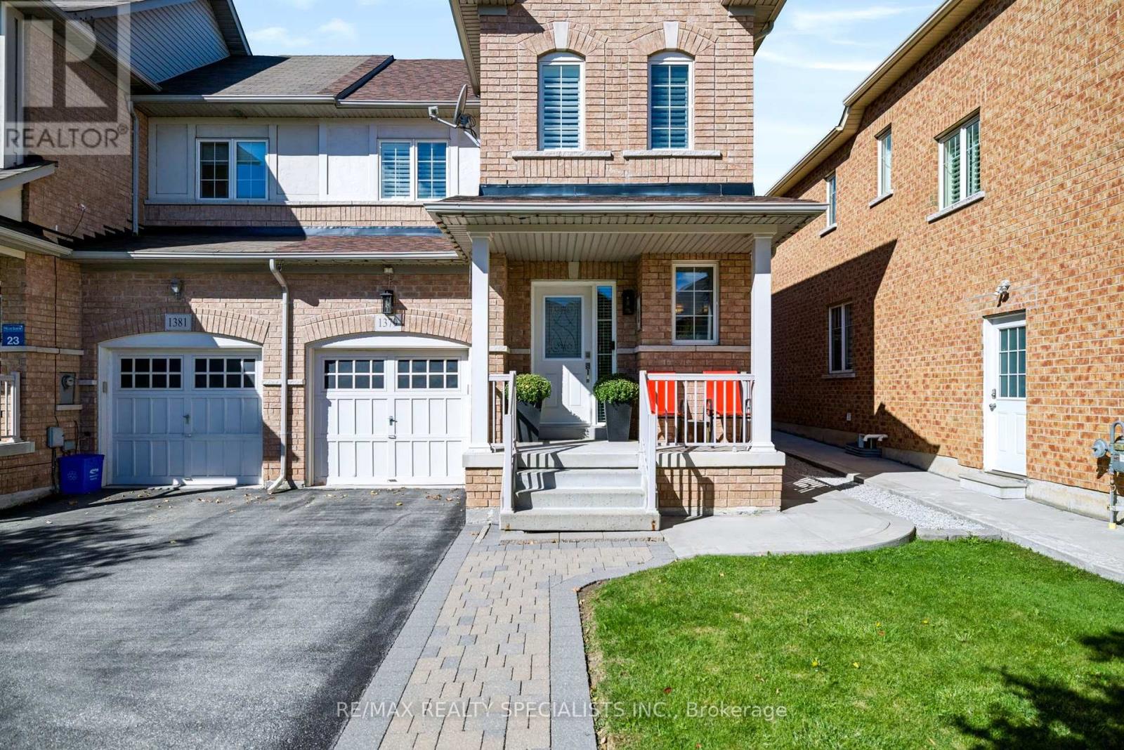 1379 Brandon Terrace, Milton, Ontario  L9T 7R4 - Photo 2 - W13866146