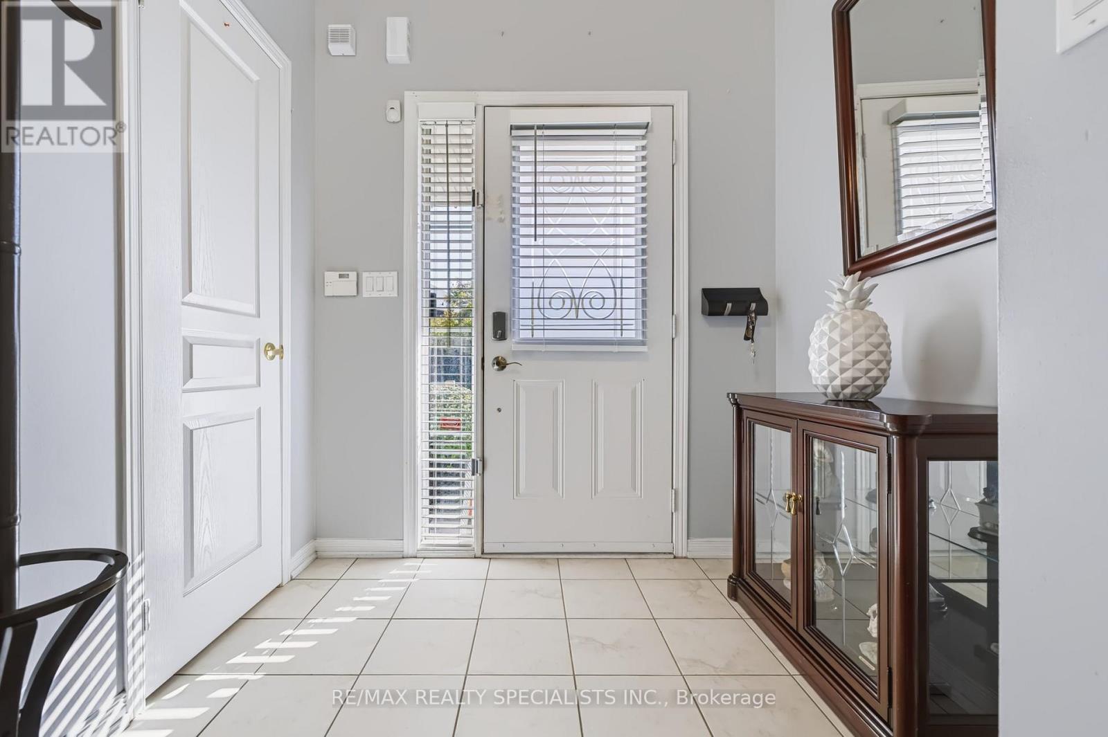 1379 Brandon Terrace, Milton, Ontario  L9T 7R4 - Photo 4 - W13866146
