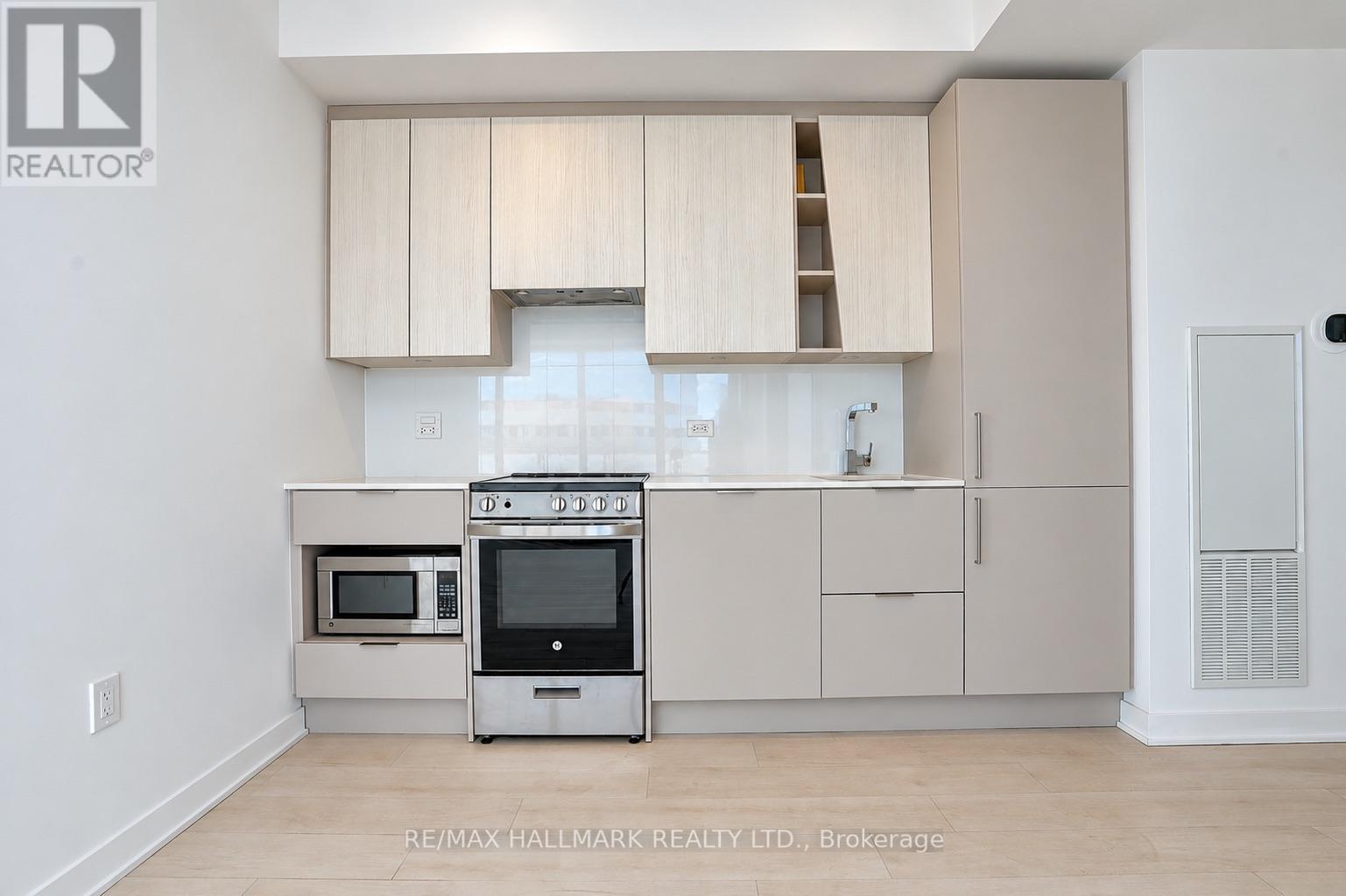 5504 - 3900 Confederation Parkway, Mississauga, Ontario  L5B 0M3 - Photo 2 - W13865382