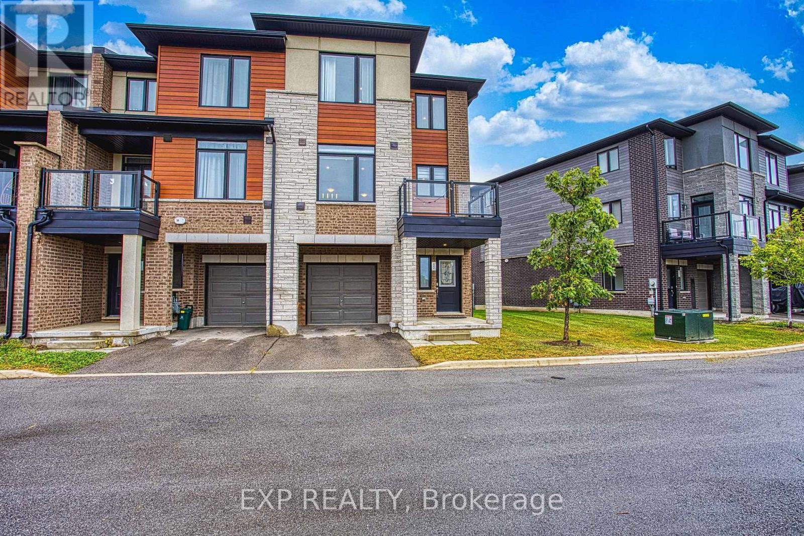 52 - 590 NORTH SERVICE ROAD, Hamilton, Ontario