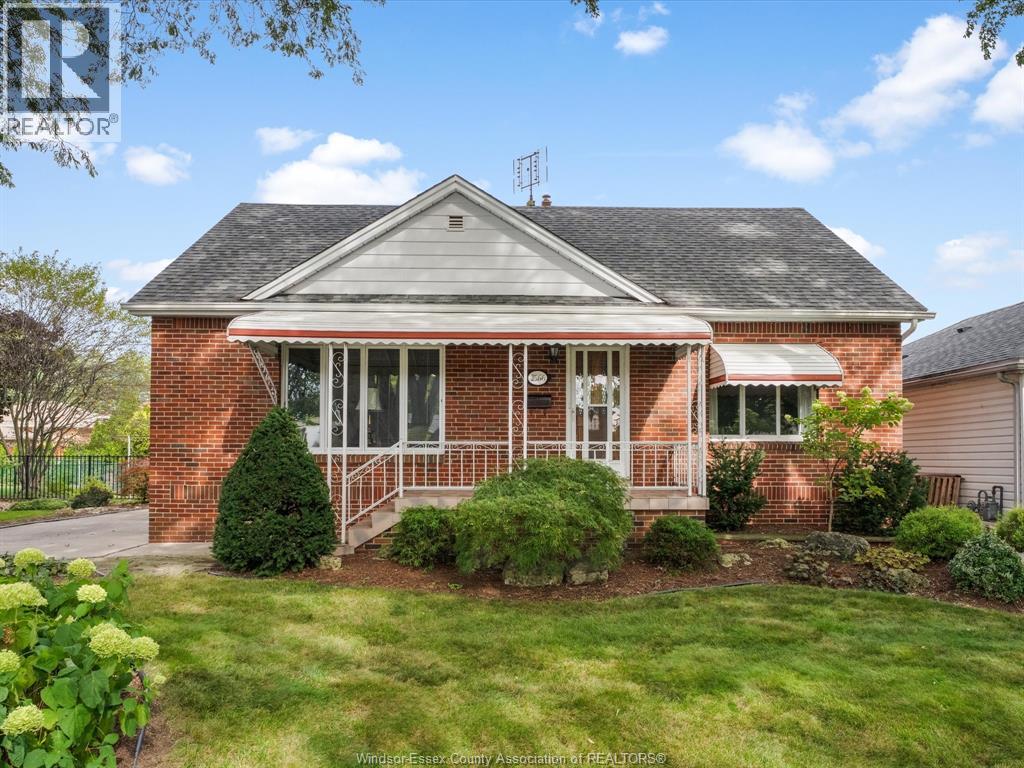 2566 Tourangeau, Windsor, Ontario