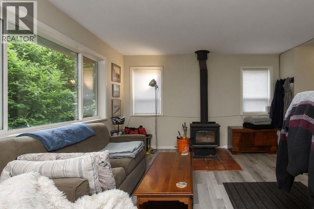 2442 Grant Road, Roberts Creek, British Columbia  V0N 2W5 - Photo 34 - R3171171