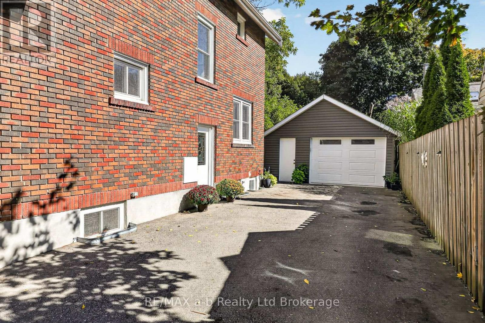 162 Graham Street, Woodstock, Ontario N4S 6K1 - Photo 3 - X13866428