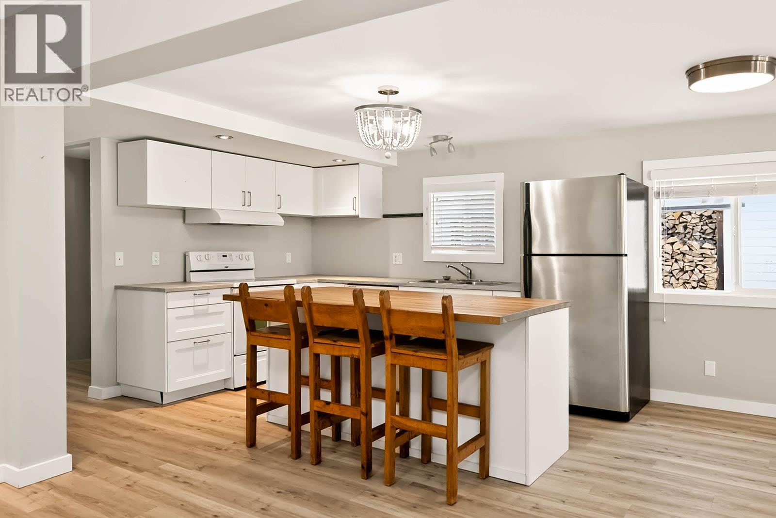 1413 SUNSHINE COAST HIGHWAY, gibsons, British Columbia