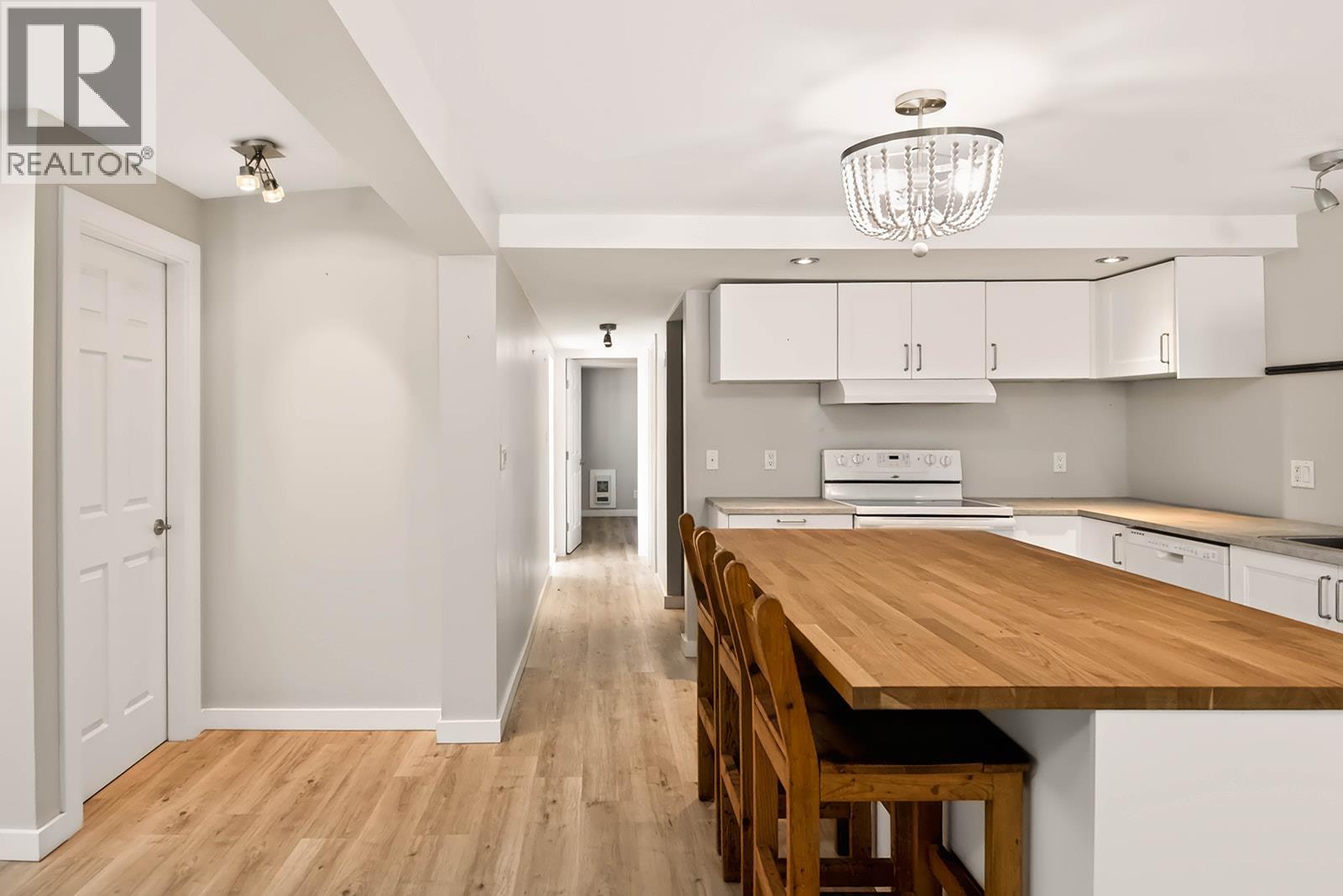 1413 Sunshine Coast Highway, Gibsons, British Columbia  V0N 1V5 - Photo 11 - R3172733