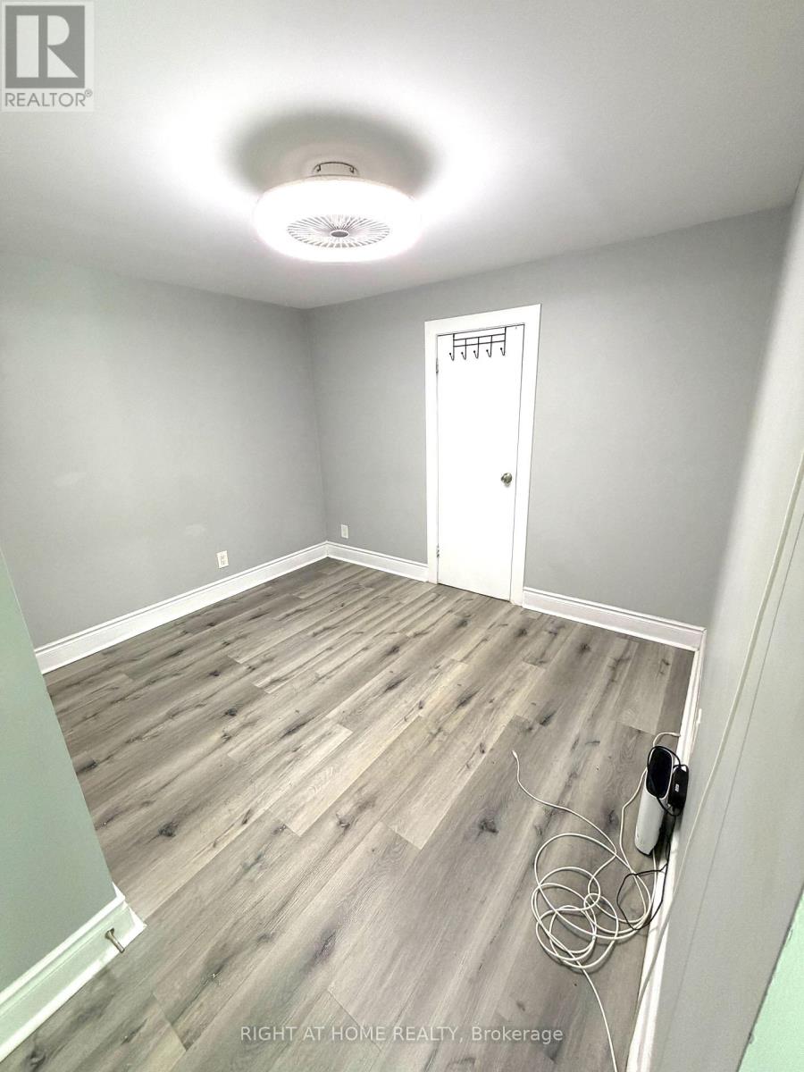 4 - 11 Donald Avenue, Toronto, Ontario  M6M 1J7 - Photo 6 - W13804446