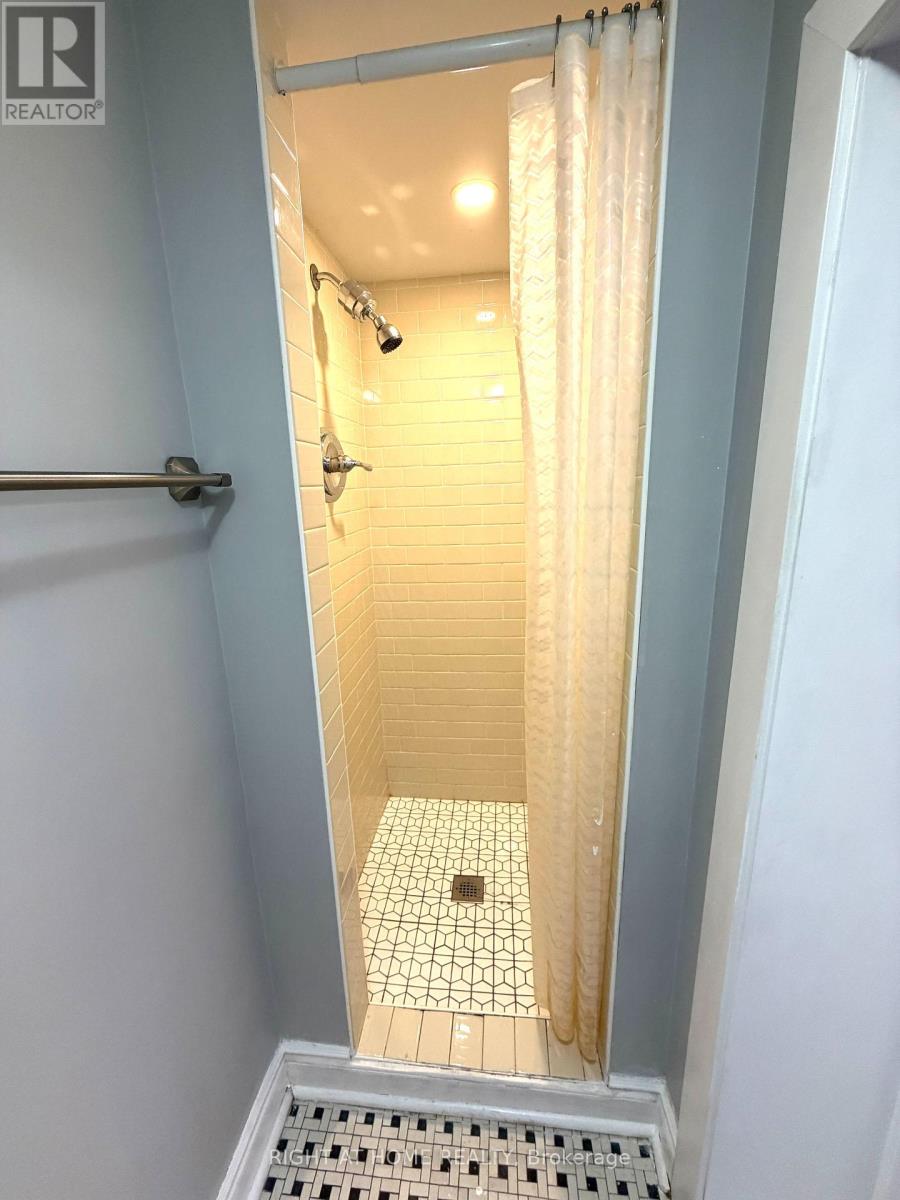 4 - 11 Donald Avenue, Toronto, Ontario  M6M 1J7 - Photo 9 - W13804446
