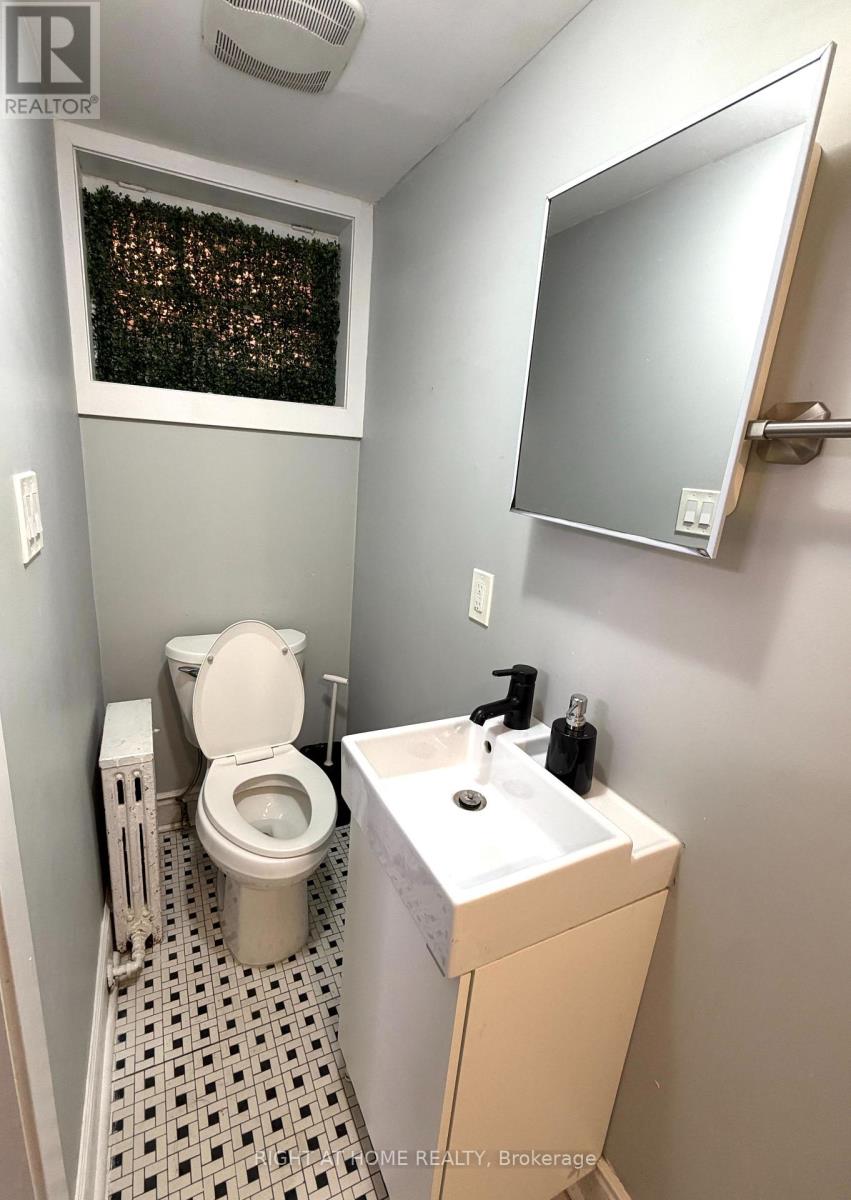 4 - 11 Donald Avenue, Toronto, Ontario  M6M 1J7 - Photo 7 - W13804446
