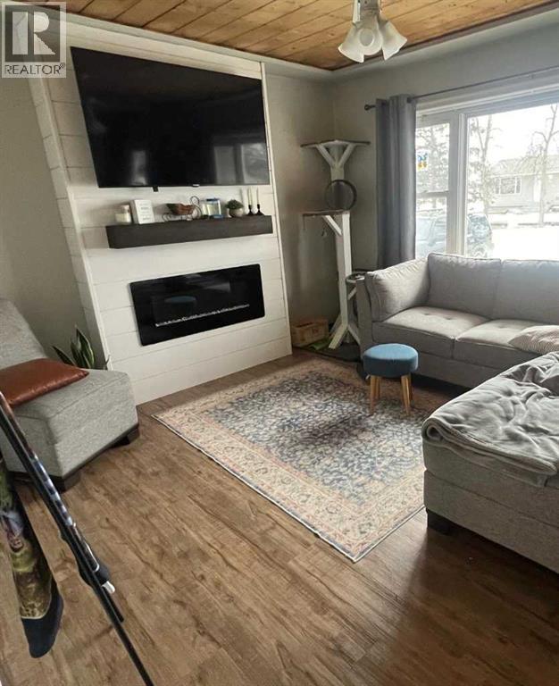 206 2nd Avenue Sw, Manning, Alberta  T0H 2M0 - Photo 2 - A2350561