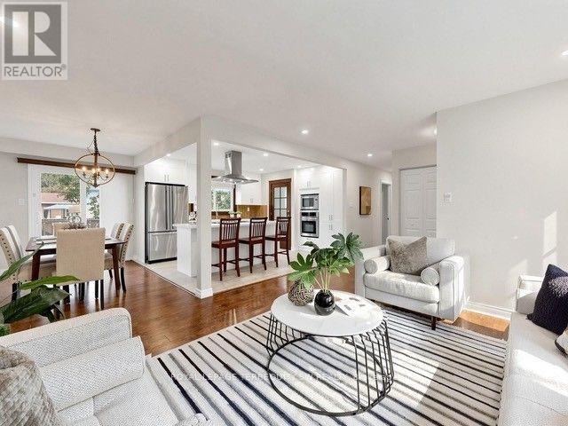 12 Sir Pellias Terrace, Markham (Markham Village), Ontario  L3P 2Z8 - Photo 5 - N13866310