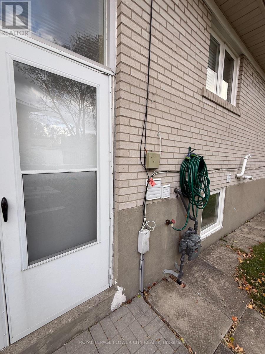 66 Ikley Road, Toronto, Ontario  M3J 1C6 - Photo 8 - W13866344