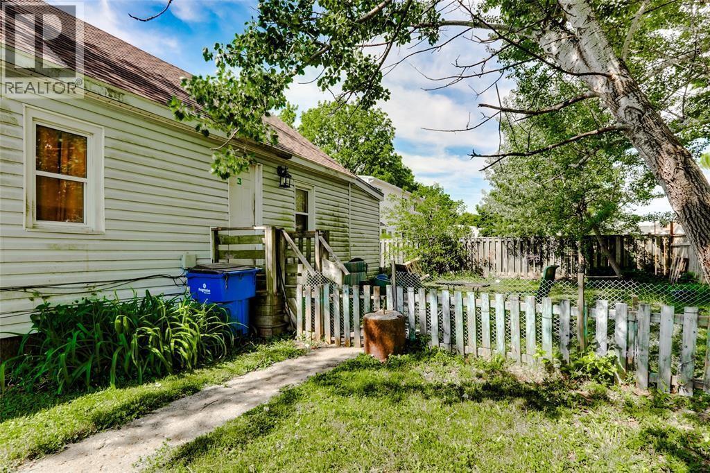 30 Duke STREET South Chatham Ontario Canada N7M4L9 4