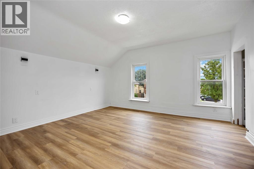 173 Brock STREET South Sarnia Ontario Canada N7T2W3 5