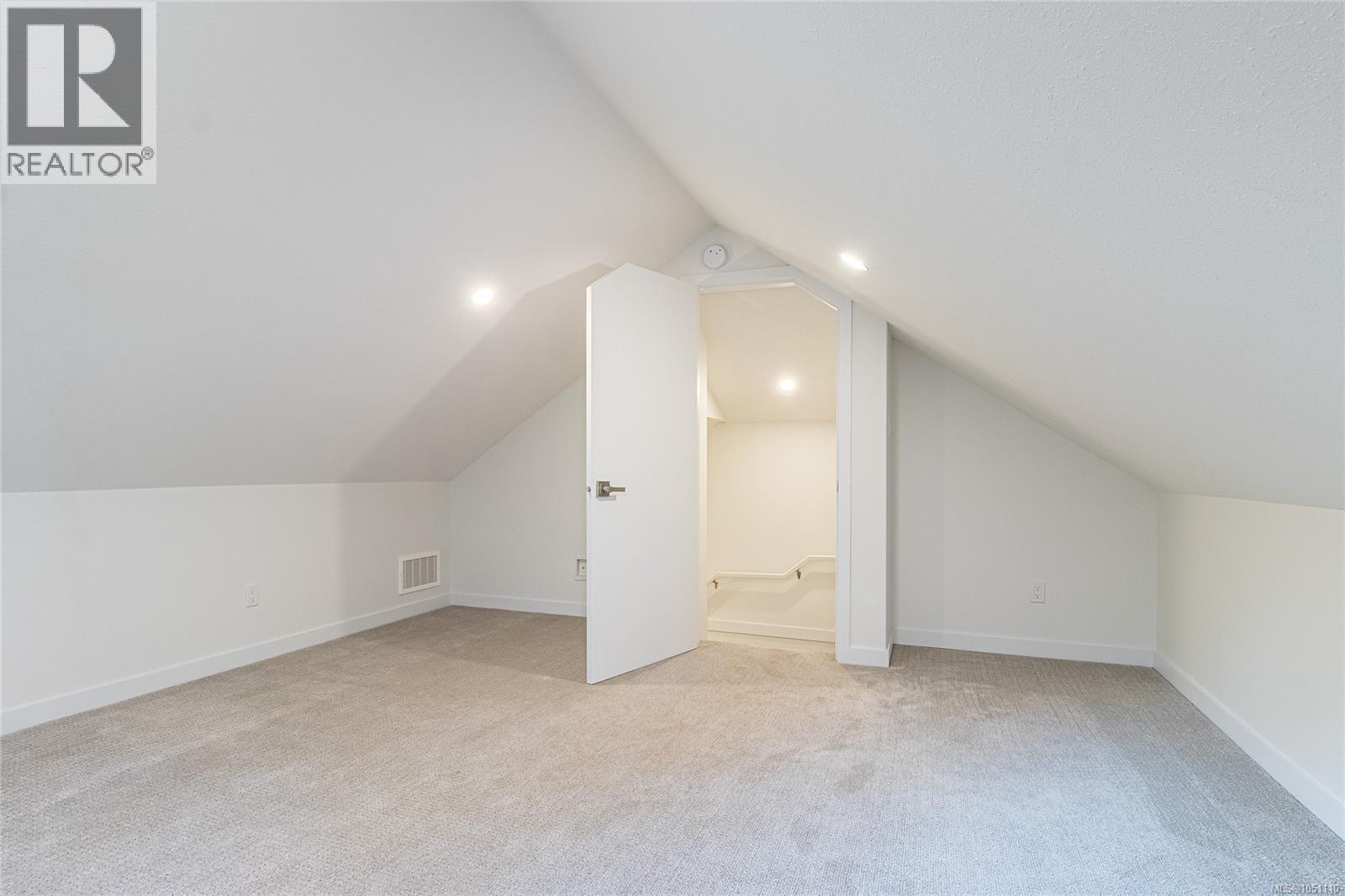 3800 Creekside Dr