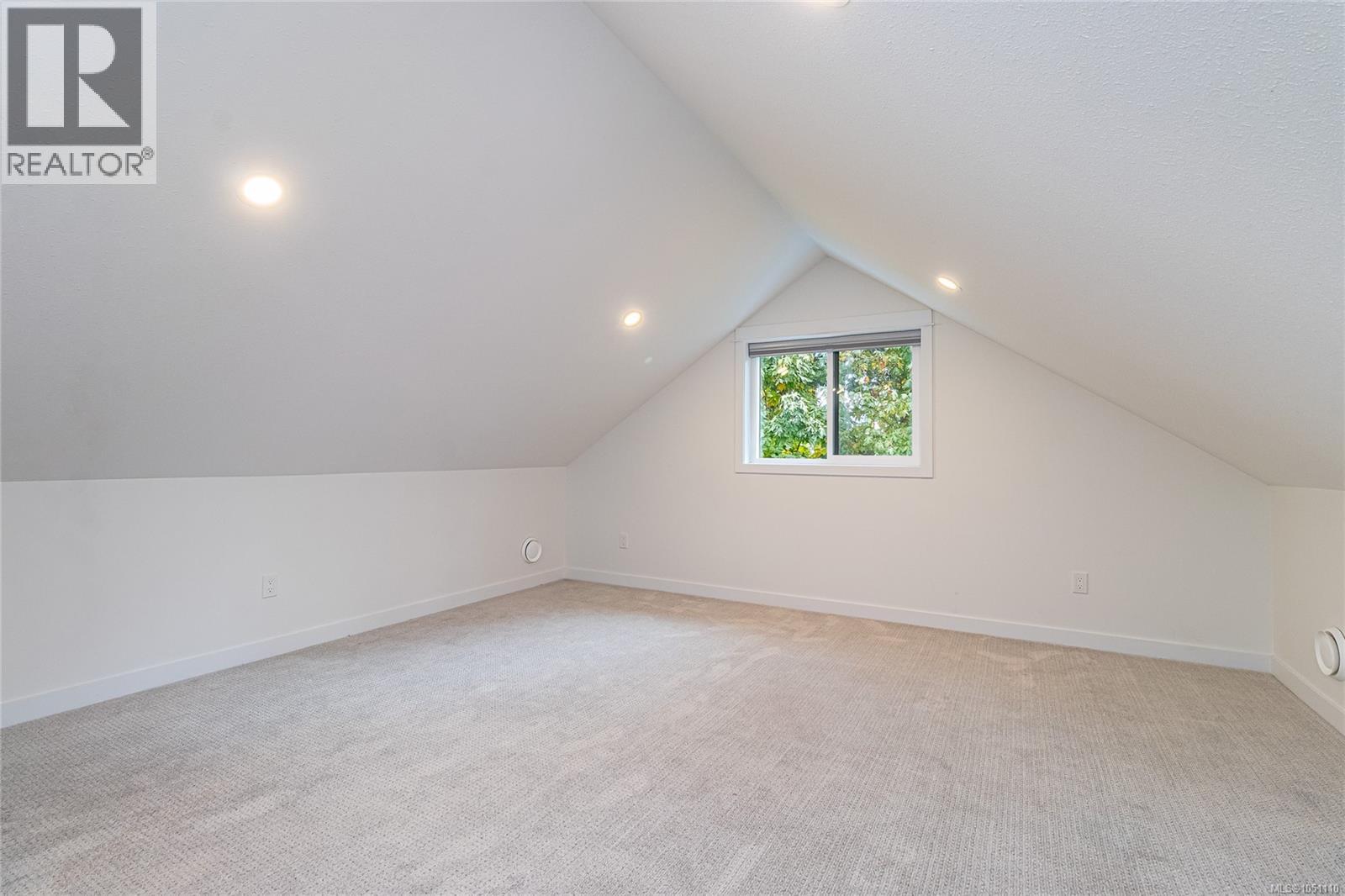 3800 Creekside Dr