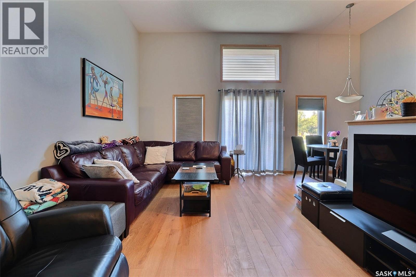 276 Mount Royal Place, Regina, Saskatchewan  S4T 7X9 - Photo 2 - SK050450