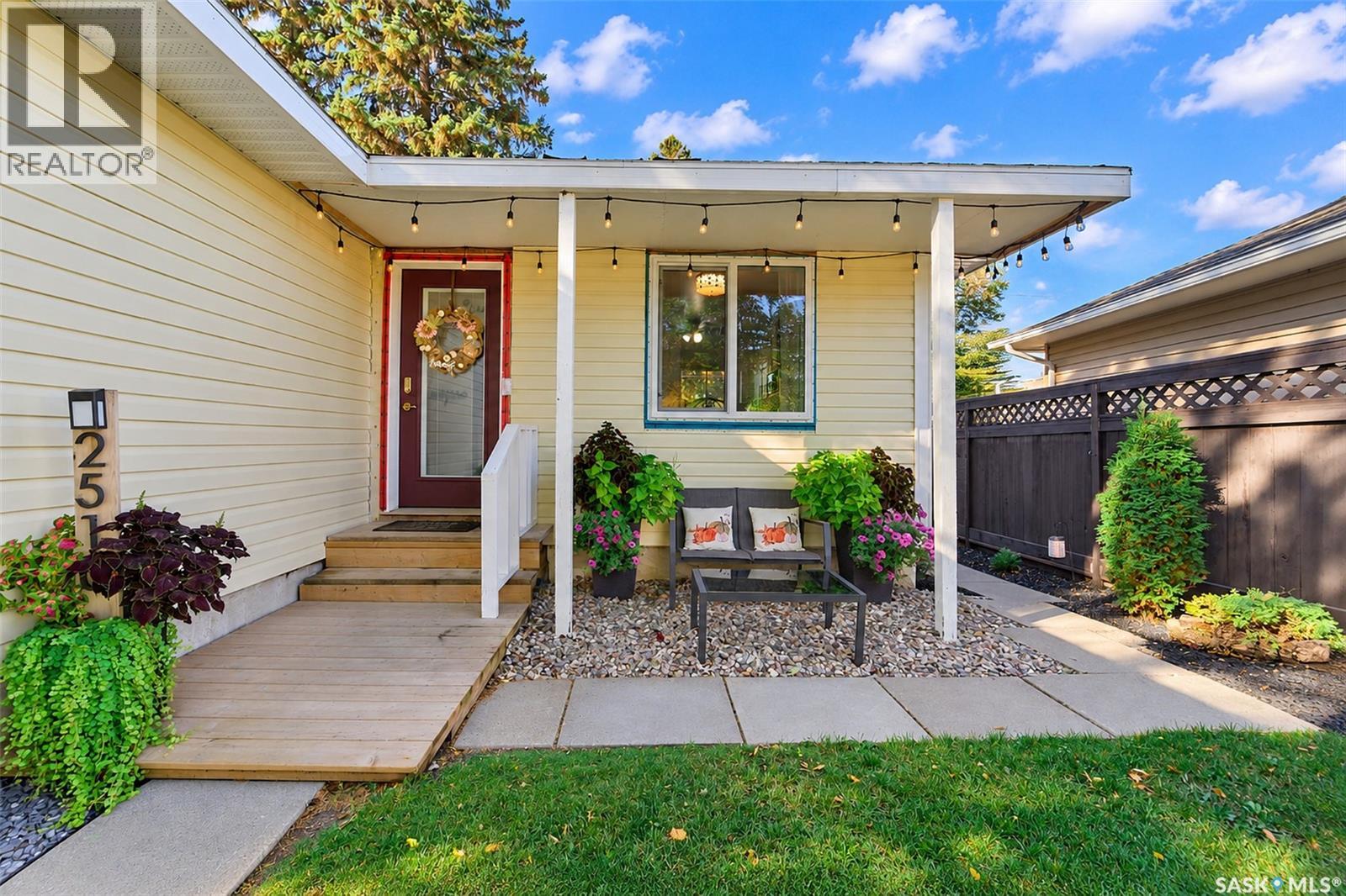 2510 Wiggins Avenue S, Saskatoon, Saskatchewan  S7J 1X4 - Photo 3 - SK050336