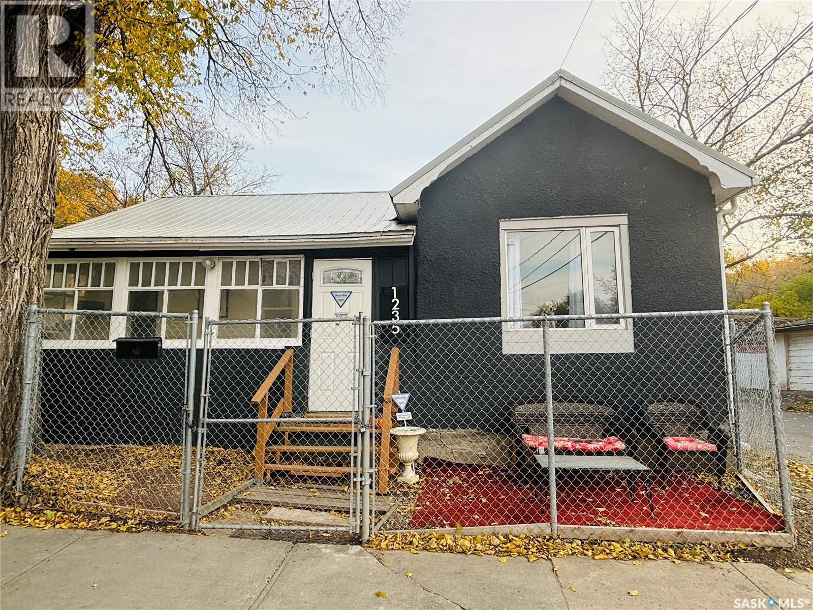 1235 12th AVENUE, regina, Saskatchewan