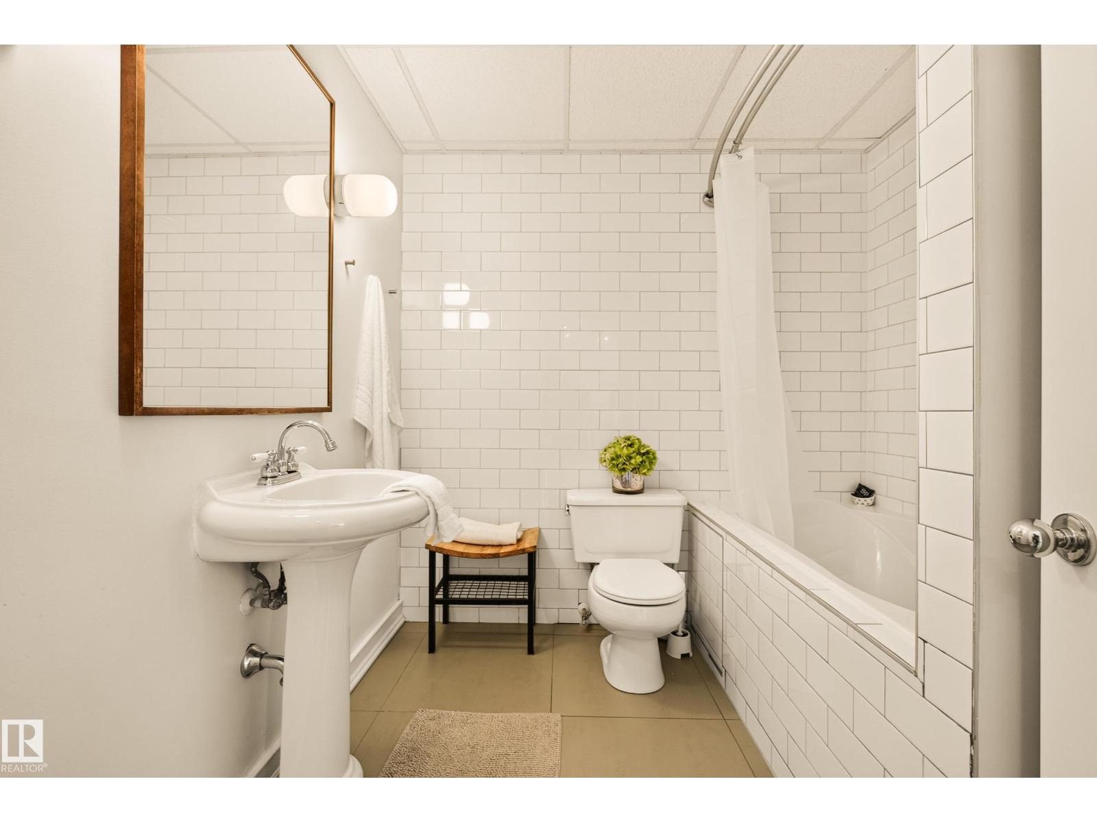 #806 10134 100 ST NW