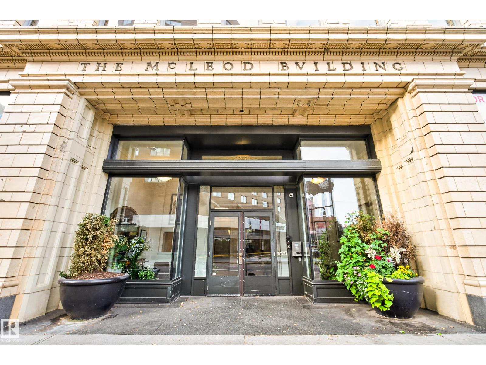 #806 10134 100 ST NW