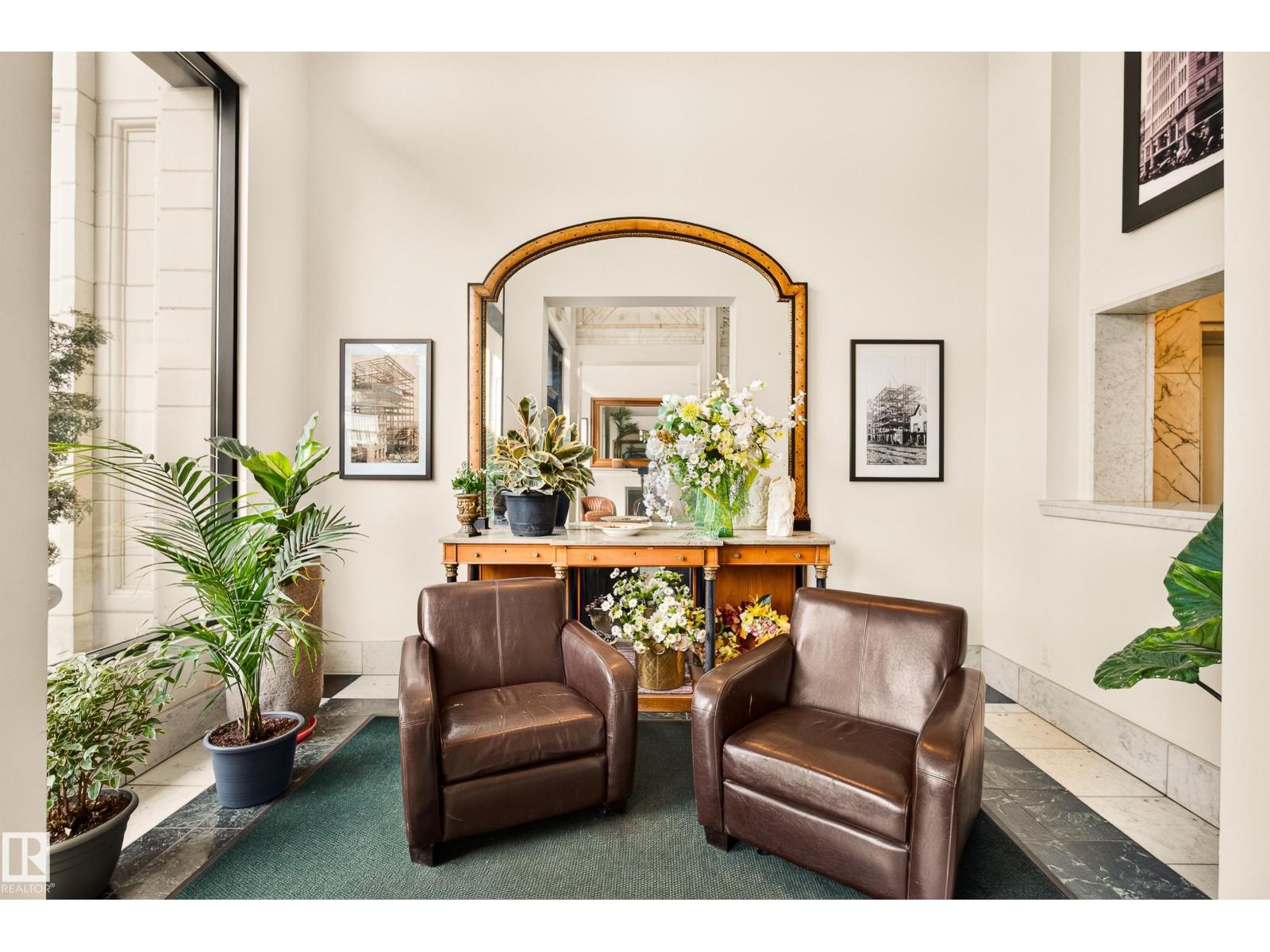 #806 10134 100 ST NW