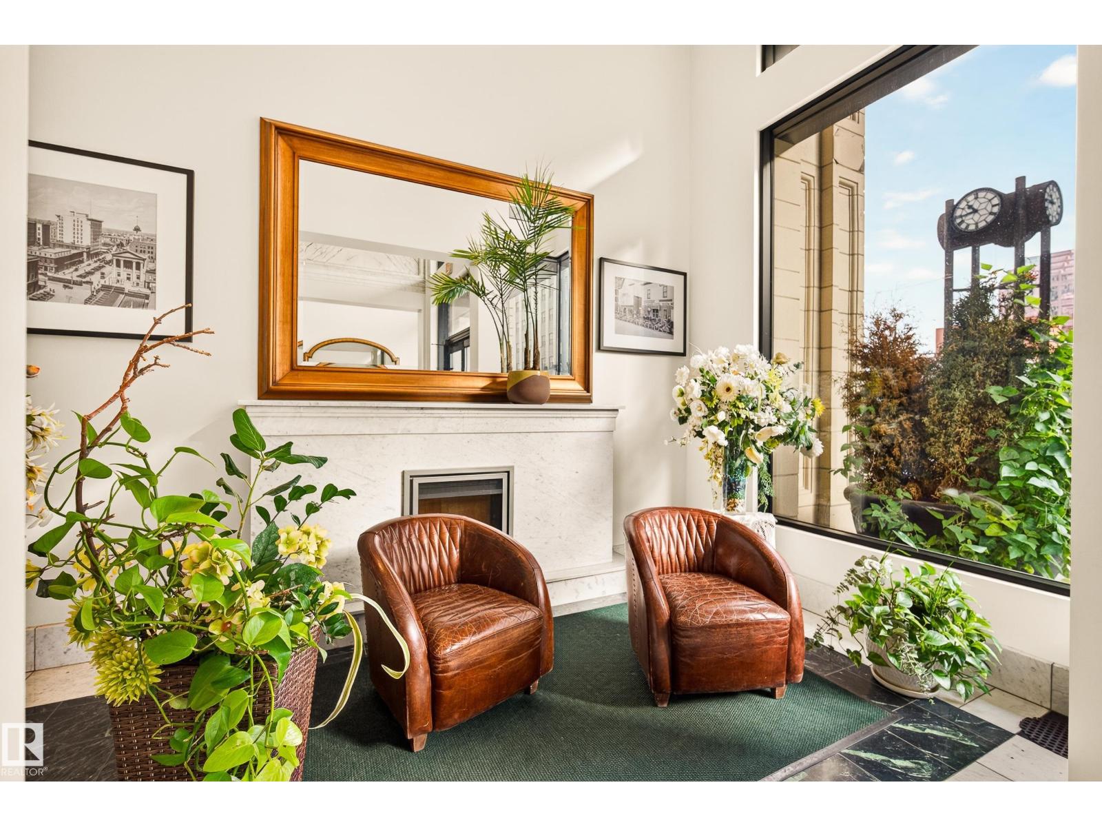 #806 10134 100 ST NW