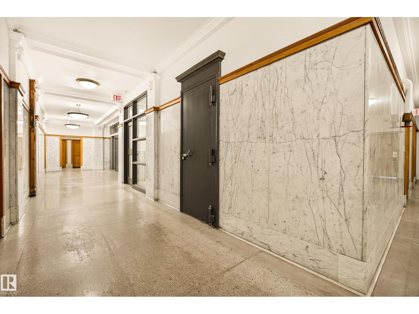 #806 10134 100 ST NW