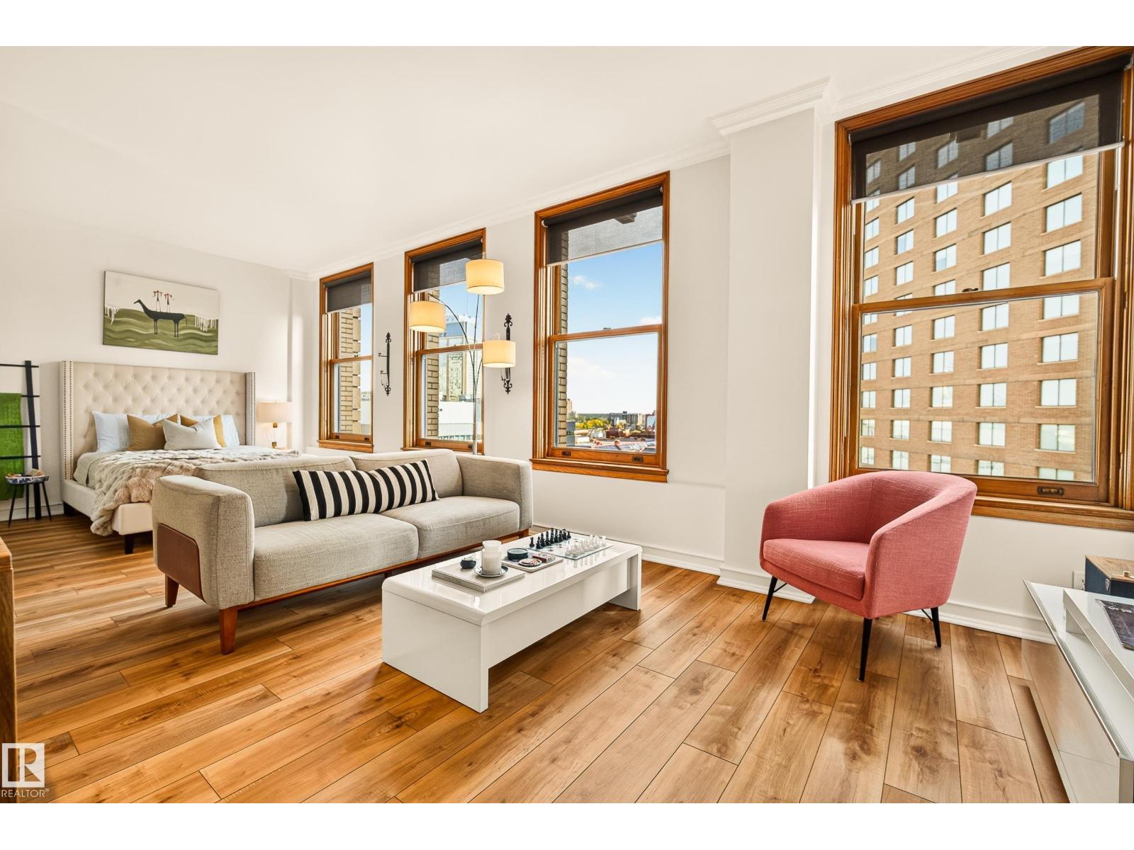 #806 10134 100 ST NW