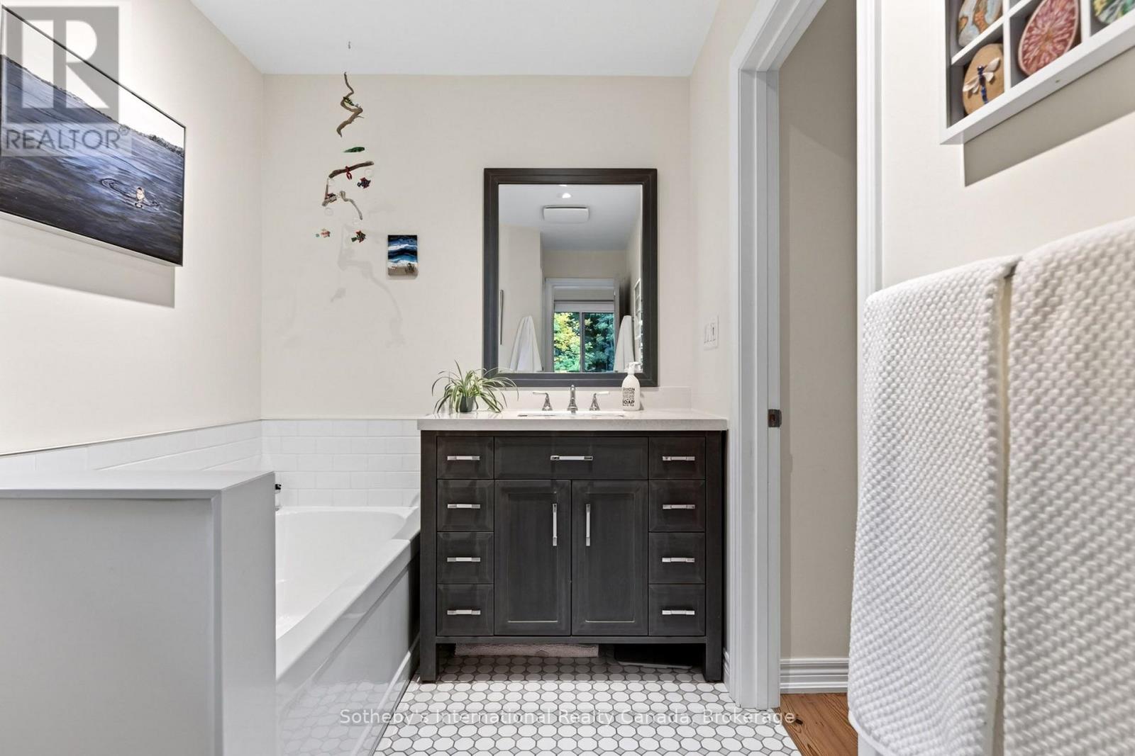 56 Shakespeare Avenue, Niagara-On-The-Lake, Ontario  L0S 1J0 - Photo 18 - X13866634