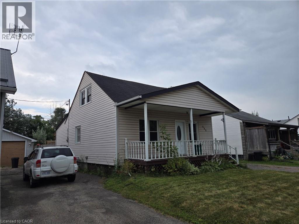 325 Simpson Avenue, Welland, Ontario  L3B 4Y7 - Photo 2 - 40869344